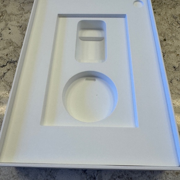 Apple IPAD (10th Generation) EMPTY RETAIL BOX - ONLY - Picture 7 of 9